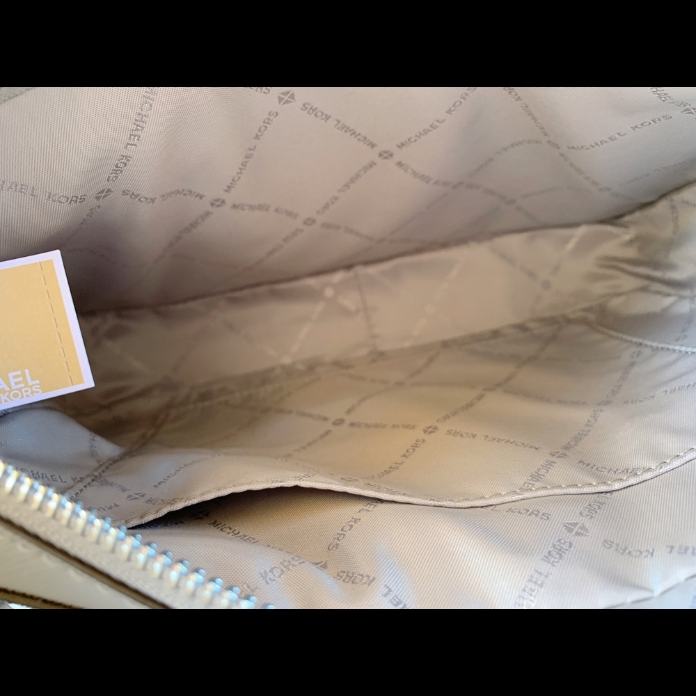 Michael Kors Large Crossbody ‼️SALE‼️‼️ - Picture 2 of 4